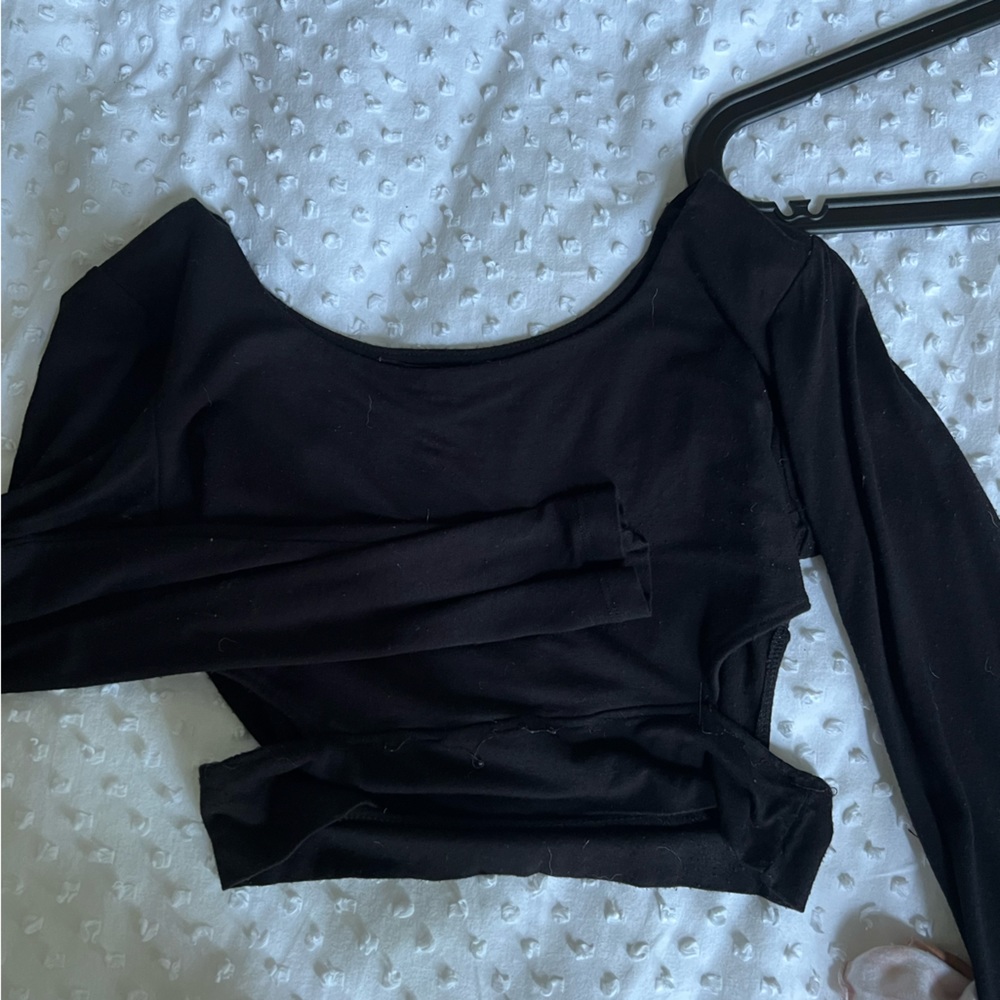 Long sleeve black crop top